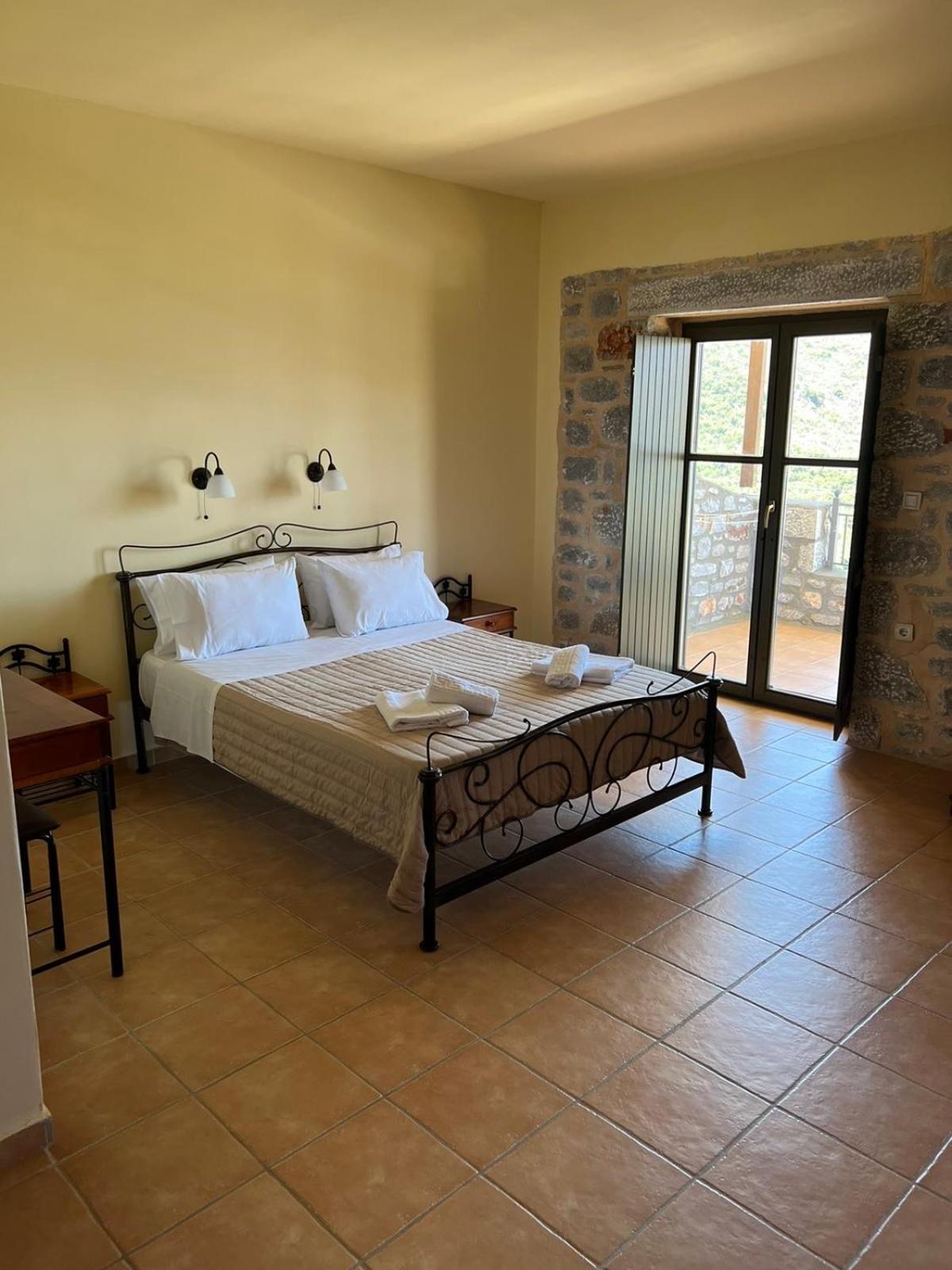 Onar Mani Suites Néon Oítilon Esterno foto