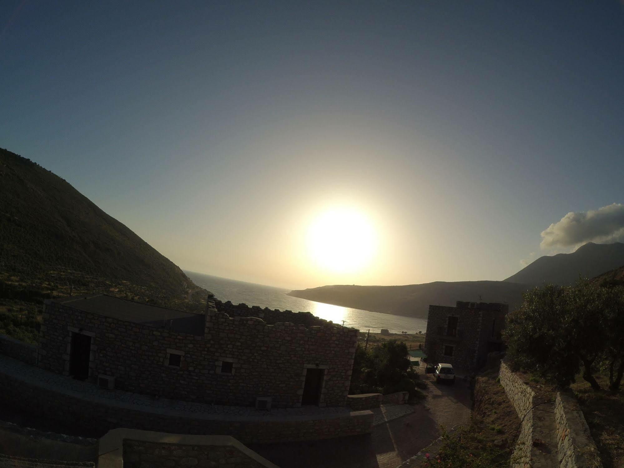 Onar Mani Suites Néon Oítilon Esterno foto
