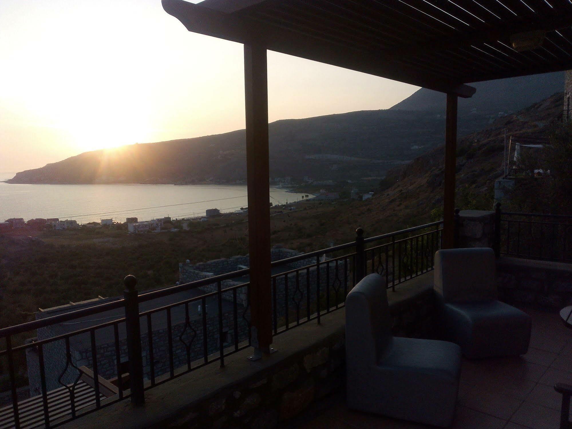 Onar Mani Suites Néon Oítilon Esterno foto