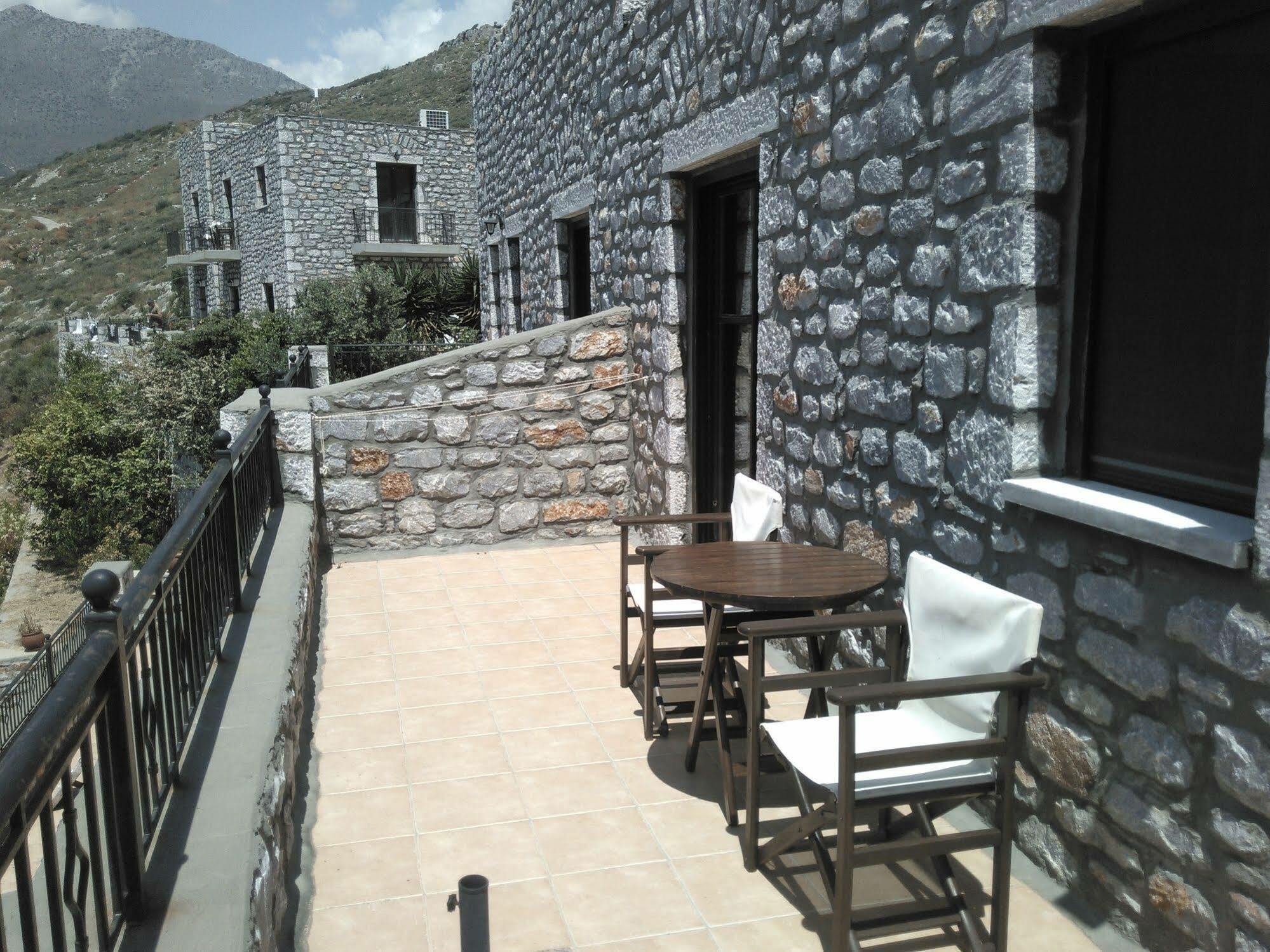 Onar Mani Suites Néon Oítilon Esterno foto