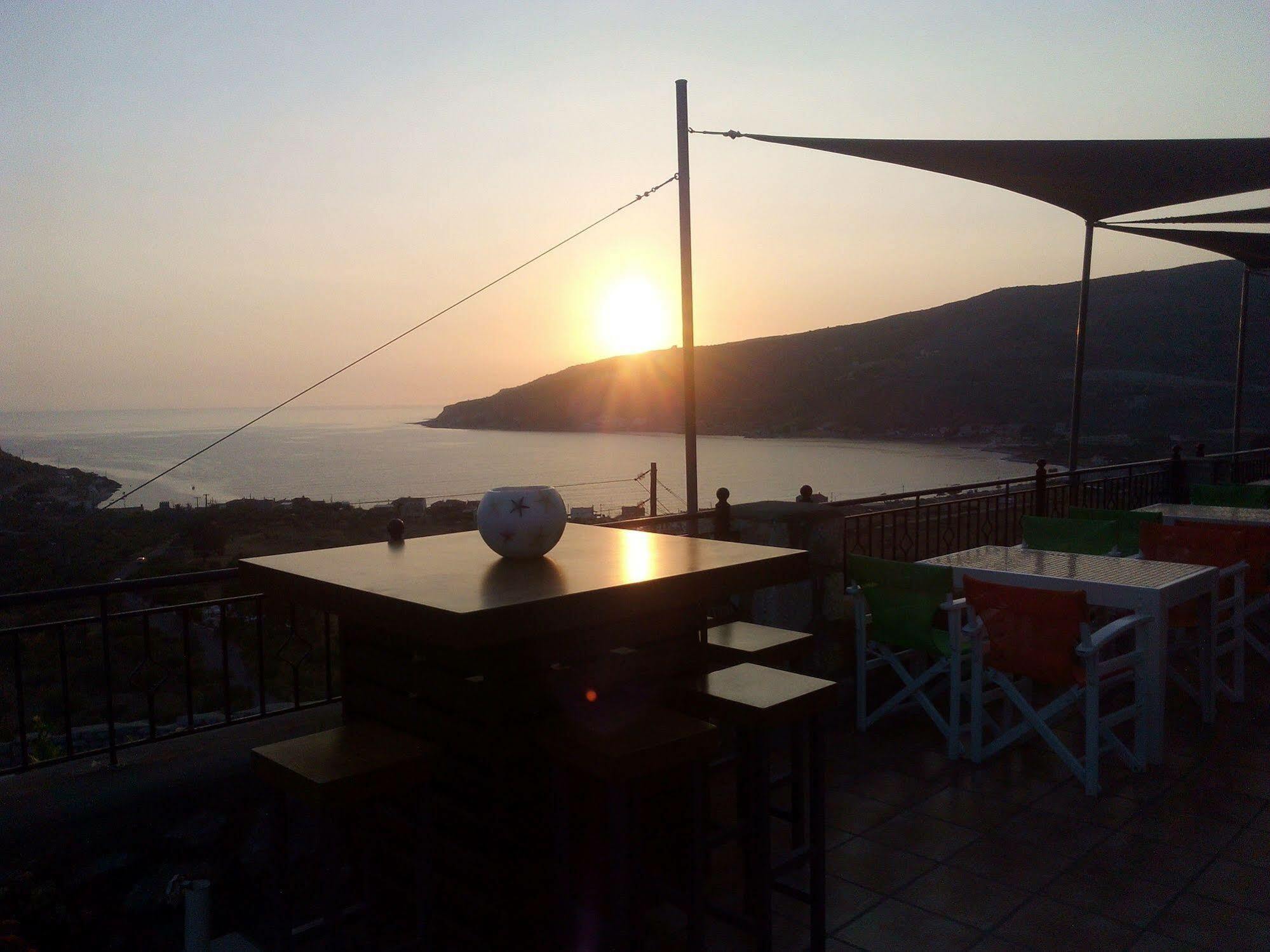 Onar Mani Suites Néon Oítilon Esterno foto