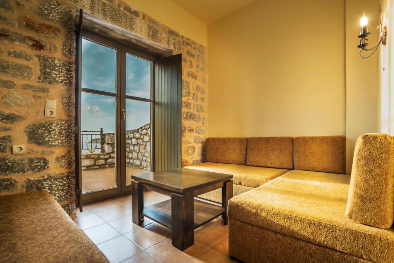 Onar Mani Suites Néon Oítilon Esterno foto
