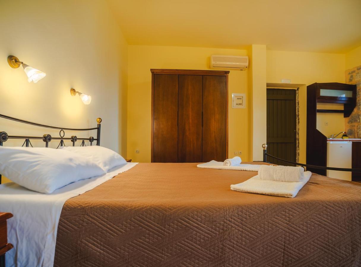 Onar Mani Suites Néon Oítilon Esterno foto
